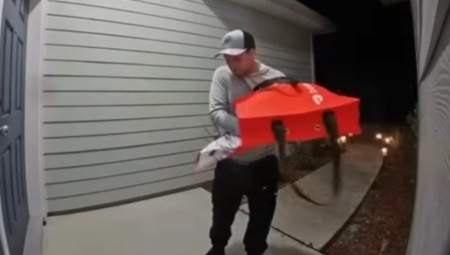 Žiteljka Orandž Parka na Floridi doživela je pravu noćnu moru tokom porudžbine hrane preko popularne aplikacije za dostavu