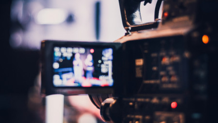 Udruženja elektronskih medija (COMNET) osudilo je sramnu presudu upućenu urednici "Novosti" Andrijani Nešić.