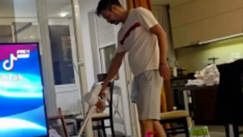 Milan Vasić sređuje stan 