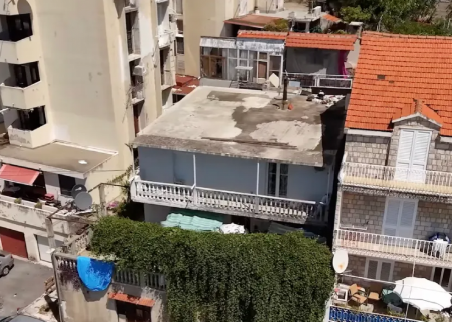 KUĆA ANELI AHMIĆ POTPUNO ORONULA Nekretnina u Dubrovniku bez krova, prozori razbijeni, a hvalila se luksuznim životom (FOTO)