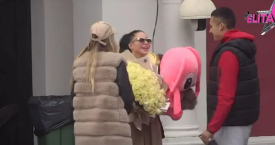 MAJA MARINKOVIĆ SE VRATILA U ELITU NAKON ŠTO JE HITNO OPERISANA Starleta jedva stoji na nogama, drže je dok hoda (FOTO)