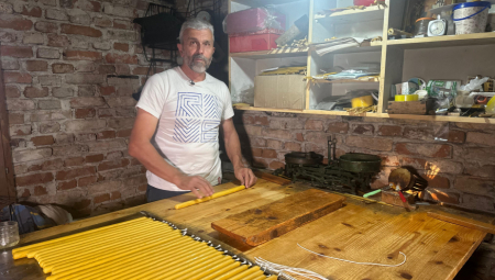 Zanat je učio u velikoj svetinji male srpske Svete Gore manastiru Preobraženje u Ovčar Banji