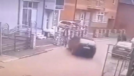 Rožajama uhapšen muškarac (25) zbog pokušaja ubistva – autom udario sugrađanina, zatim ga napao drvenim predmetom.