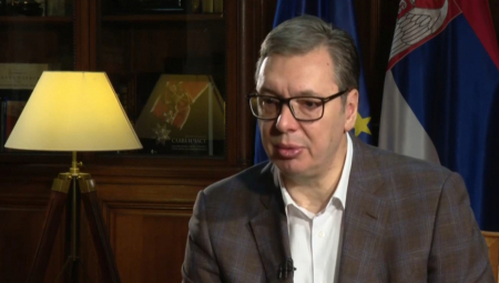 Predsednik Republike Srbije Aleksandar Vučić večeras govori o aktuelnim temama i izazovima koji su pred Srbijom i mogućim rešenjima