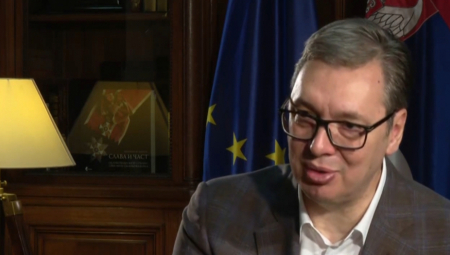 Predsednik Srbije Aleksandar Vučić upitao je, povodom skandalozne presude glavnoj urednici portala "Novosti" Andrijani Nešić po tužbi Zdenka Tomanovića, možete li da zamislite čoveka koji bi sutra trebalo da predstavlja tzv. studentsku vlast, koji nekoga goni zato što mu je rekao da je blokader i jedan od vođa blokadera.