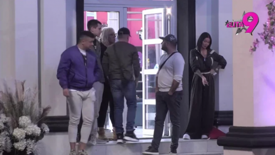 Asmin Durdžić sa cimerima ispred Bele kuće 