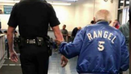 Starac je bio uznemiren i frustriran. Godinama je dolazio u tu banku, uplaćivao novac i nikada nije imao problem