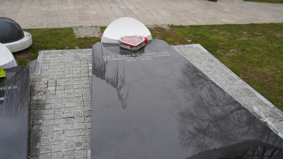 Grob Džeja Ramadanovskog