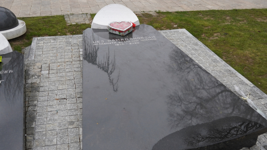 Grob Džeja Ramadanovskog