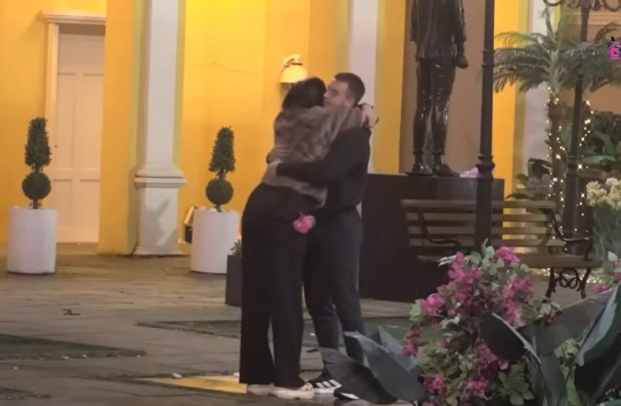 AKCIJA MINE I VIKTORA PRED KAMERAMA Bez blama su se dohvatili i potpuno podivljali, podseća je na Mensura Ajdarpašića! (FOTO)