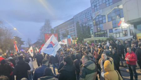 Normalna Srbija pobedila je blokadersko nasilje večeras u centru sremske opštine