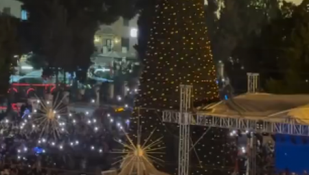 PONOVO UPALJENA BOŽIĆNA JELKA U VITLEJEMU Prvi put od 2022. godine (VIDEO)