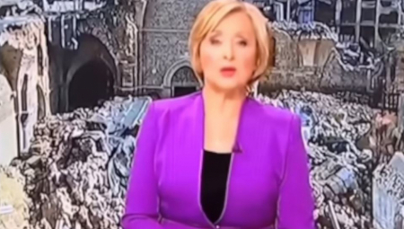 Voditeljka informativnog programa na RTS-u imala je problem sa sakoom, ali je nastavila kao da se ništa nije desilo