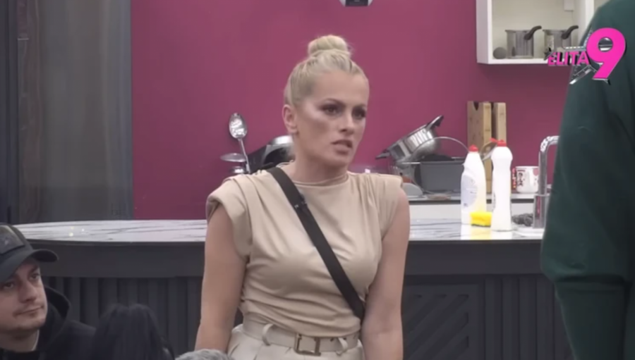 "BILI SMO ZAJEDNO, DOŠLA JE KOD MENE U STAN" Janjuš otkrio da je bio sa ovom cimerkom, ona pobesnela: "Dva puta za jednu noć"