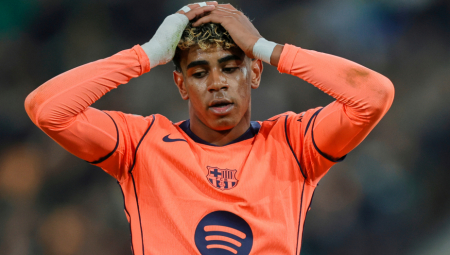 OGOLILA GA! Influenserka Karla Aiš prozvala poznatog fudbalera Barselone: JAMAL JE BAŠ JADAN!