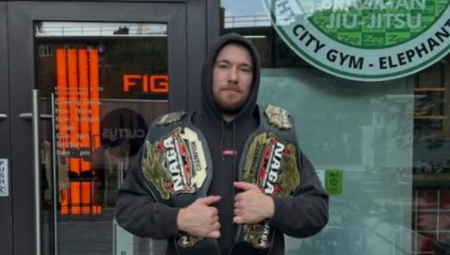 Ivan Skoko (29) iz Hercegovine, majstor je brazilske džiju-džice i instruktor samoodbrane, poslednjih nedelja je postao planetarno poznat zahvaljujući svojim "herojskim delima", a danas su britanski mediji podelili njegov herojski čin u kom je "patosirao" navodnog pedofila koji je jednu devojčicu nepristojno dodirivao po telu.