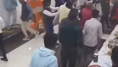 Venčanje koje je održano krajem novembra u indijskoj državi Bihar pretvorilo se u potpuni haos kada je izbila masovna tuča među svatovima.