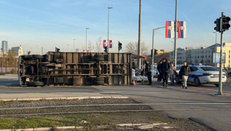 Na uglu Jurija Gagarina i Antifašističke borbe, u neposrednoj blizini BAS, danas je došlo do ozbiljne saobraćajne nezgode