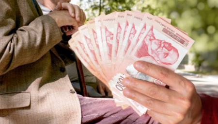 ISPLATA UVEĆANIH PENZIJA POČETKOM JANUARA Ovi građani će dobijati i po 30.000 dinara više!