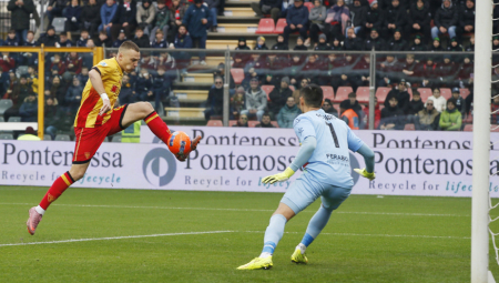 SRAMOTAN NAPAD NA SRBINA IZ ITALIJE: Šta ste videli u njemu? Nije jak, nije brz, nije dobar u skoku...