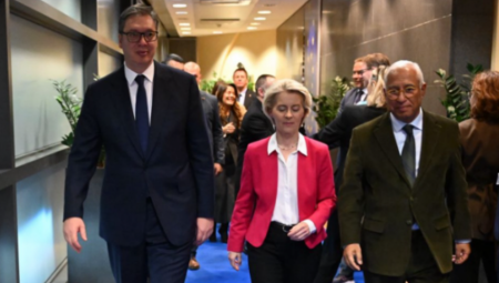 Predsednik Aleksandar Vučić osvrnuo se na razgovore sa zvaničnicima Evropske unije i istakao glavne teme koje su bile u fokusu, uključujući energetiku, reforme i pristupni proces.