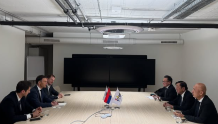 Ministar finansija Siniša Mali imao je sastanak sa renomiranim međunarodnim stručnjakom za organizaciju svetskih izložbi Tošiom Nakamurom iz Japana, koji je bio generalni sekretar EXPO 2005 u Aičiju.