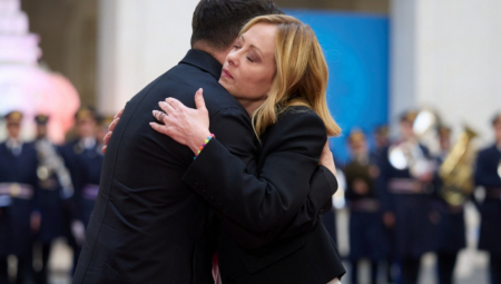 Italijanska premijerka smatra da je to neophodno kako bi se postigao "fer i trajan mirovni plan", izveštava "Korijere dela sera"