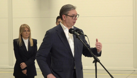 Predsednik Aleksandar Vučić obilazi proizvodni pogon fabrike za proizvodnju čeličnih komponenti i podsklopova za široku paletu kranova iz proizvodnog programa kompanije Palfinger.