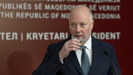 Bugarski parlament odobrio je danas ostavku koalicione vlade bugarskog premijera Rosena Željazkova, nakon protesta organizovanih protiv korupcije