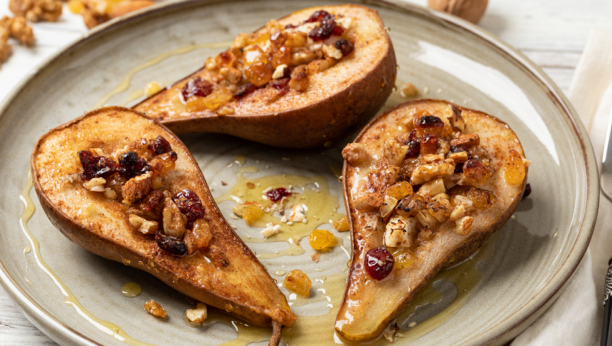 pečene kruške sa orasima