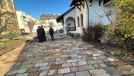NAŠA JE DUŽNOST DA SVETINJU ODRŽAVAMO Radovi na uređenju ulaza u Hram Svete Trojice u Gornjem Milanovcu