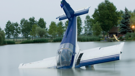 PAO AVION U SEVERNOJ MAKEDONIJI Imao problem sa motorom, ubrzo se strovalio u jezero