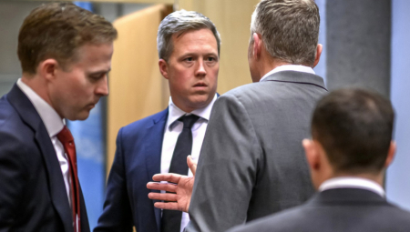 Američki vojni sekretar Den Driskol isključen je iz pregovora o Ukrajini nakon odluke šefa Pentagona Pita Hegseta, javlja Telegraf