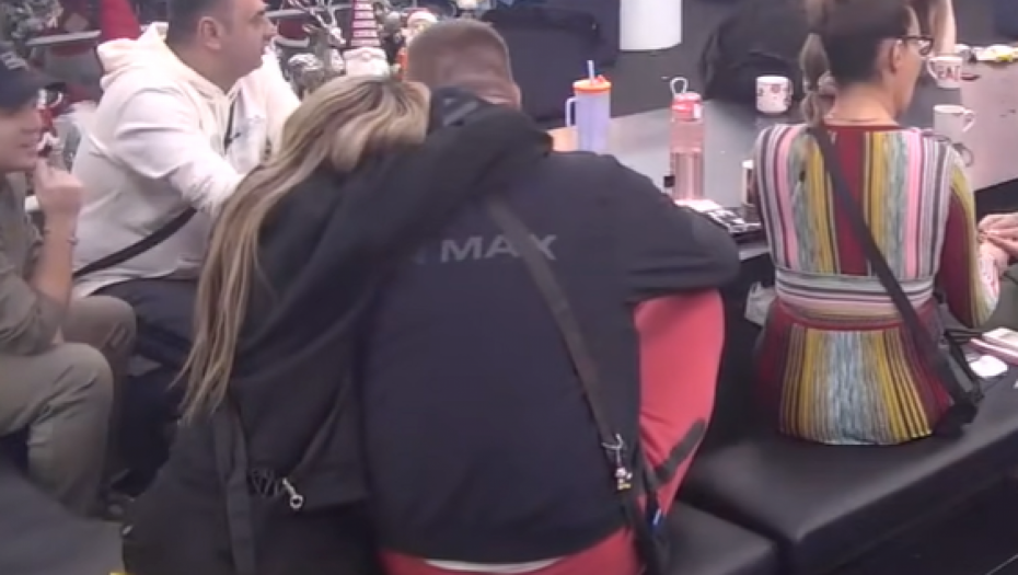 Aneli Ahmić grli Janjuša