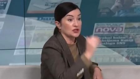 Voditeljka N1 Jelena Obućina govorila je u programu o potencijalnim opredeljenjima države Srbije u kojoj bi blokaderi uspeli da dođu na vlast