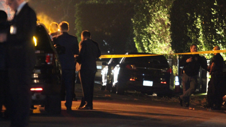 Policija ispred kuće Roba Rajnera 