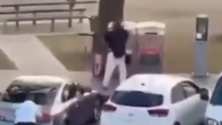 POLICAJCU RAZNELI RAME, MEĐU UBIJENIMA I DETE (10): ''NEMAM VIŠE MUŽA, NE ZNAM NI GDE MU JE TELO'' Jezive ispovesti porodica žrtava masakra u Australiji (VIDEO)