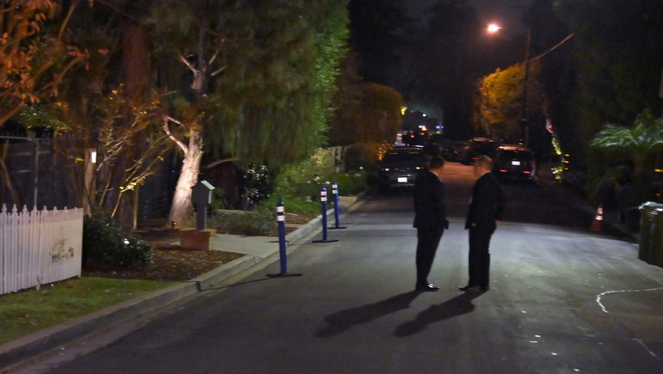 Policija ispred kuće Roba Rajnera 