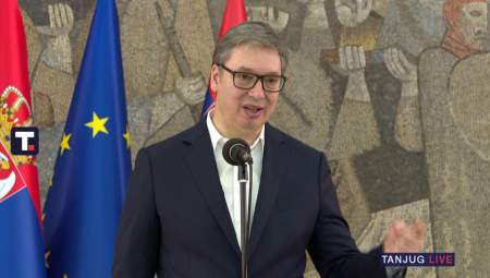 Predsednik Republike Srbije Aleksandar Vučić primio je učenike Tehničke škole "Nikola Tesla" iz Vukovara, i poželeo im da se u Beogradu osećaju kao kod svoje kuće, ističući da ovo i jeste njihova kuća. Odgovarajući na pitanja medija Vučić je istakao da će lično podneti optužne predloge protiv svih koji su uništavali Srbiju i napravili štetu od preko 1,5 milijardi evra. Najavio je i da očekuje važne vesti po pitanju NIS-a do ponedeljka ili utorka sledeće nedelje.