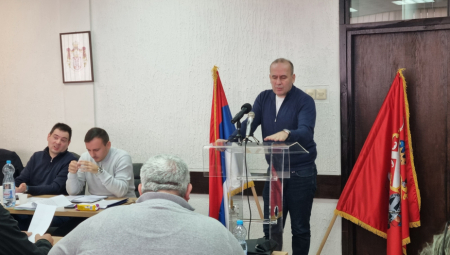 Nesvakidašnji događaj obeležio je zasedanje Skupštine opštine Topola, jer je upravo tokom trajanja sednice predsedavajući Dragan Jovanović saznao da je postao tata po drugi put