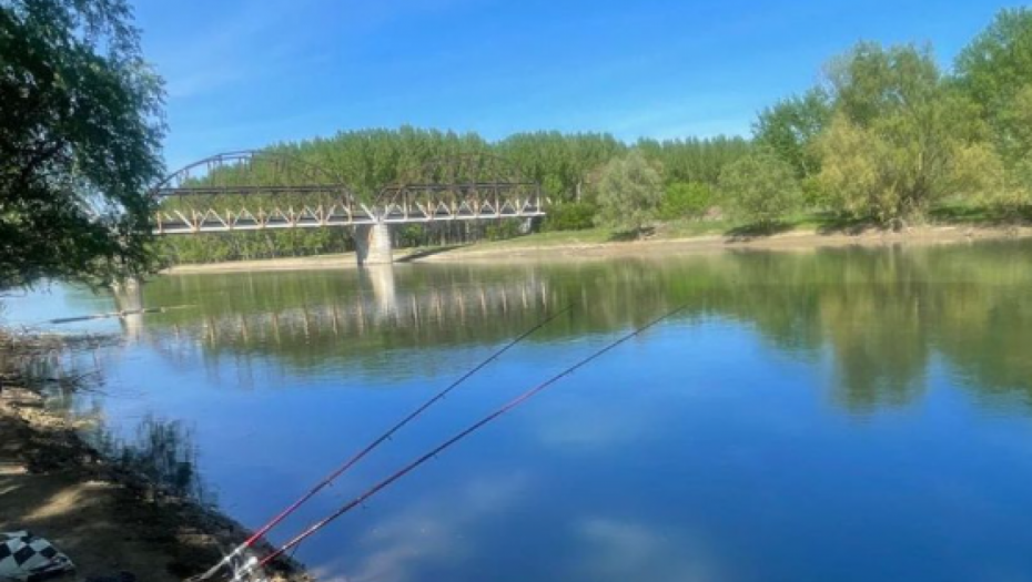 Duško Tošić u rodnom Orlovatu 