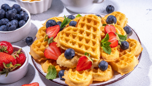 bakin kolač sa jogurtom