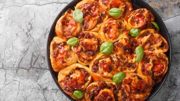 mak kolač sa jabukama