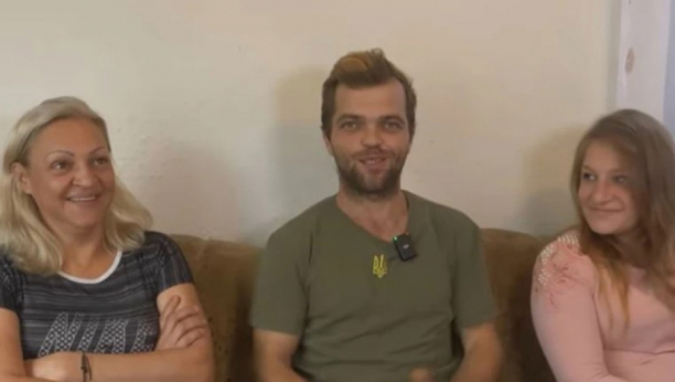 Elmedin sa dve žene