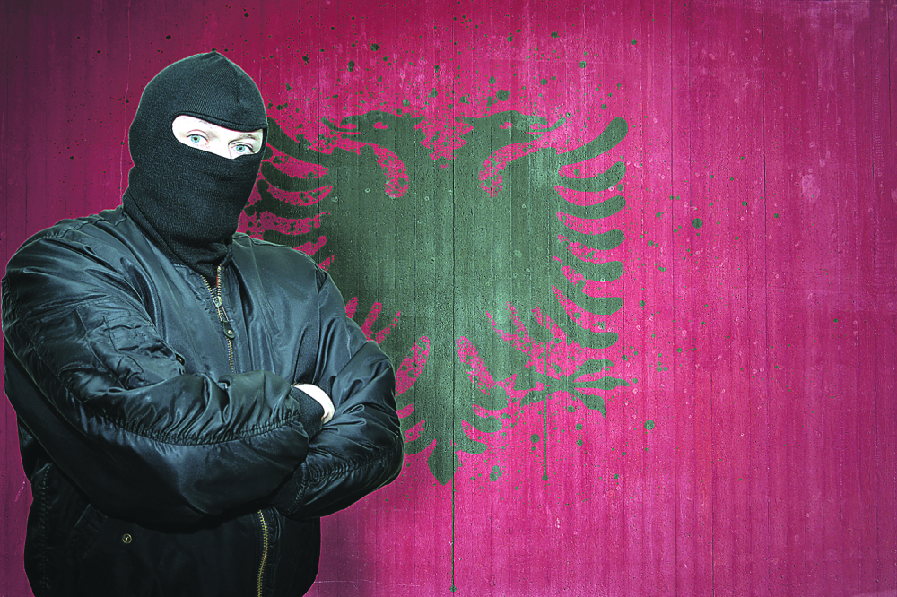 Albanija zastava huligan kriminal ubica kosovo
