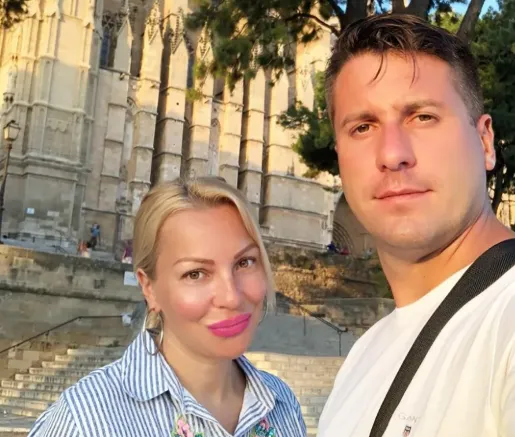 Ivana Selakov sa partnerom