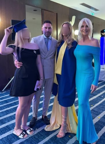 Jelena i Duško sa ćerkama Jelena i Duško sa ćerkama