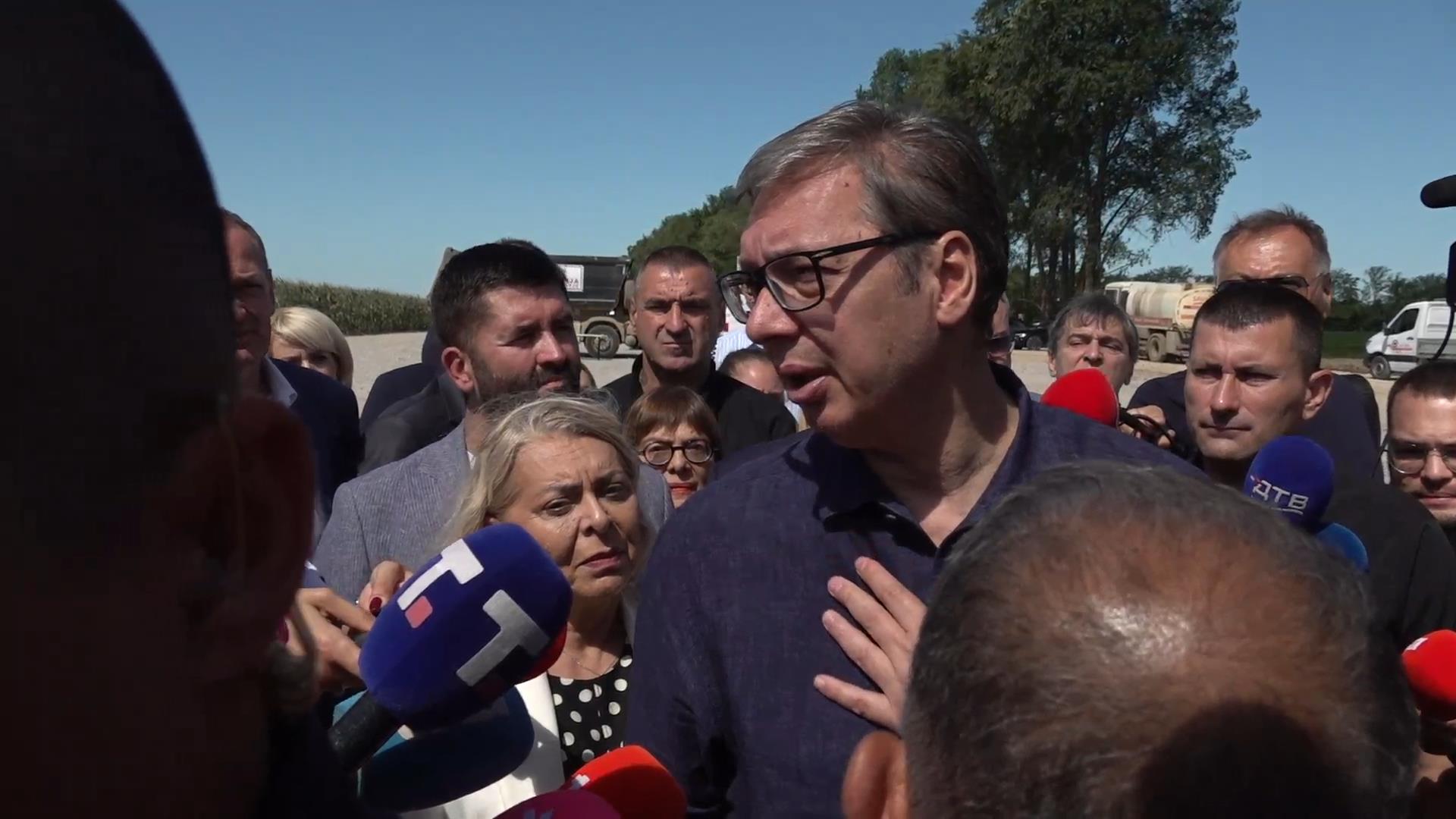 Vučić sa novinarima Vučić sa novinarima