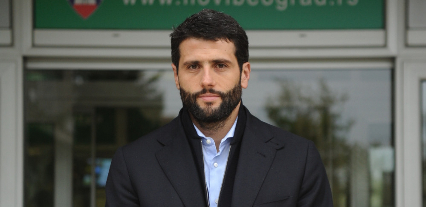 ŠAPIĆ ZA ALO! O UNIŠTENOJ TABLI Milena i Dragan će dobiti novu spomen ploču!