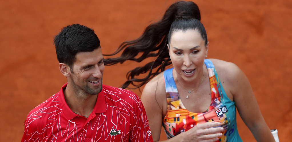 SCENE KOJU SU ODUŠEVILE SRBIJU Kad Novak, Jelena Janković i Janko zapevaju, falio je samo čuveni "vozić" (VIDEO)